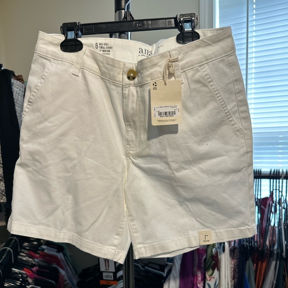 a.n.a Women's Cream Shorts